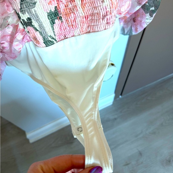 Express Pink and White Floral Blouse with Billowy Sleeves - Picture 6 of 7